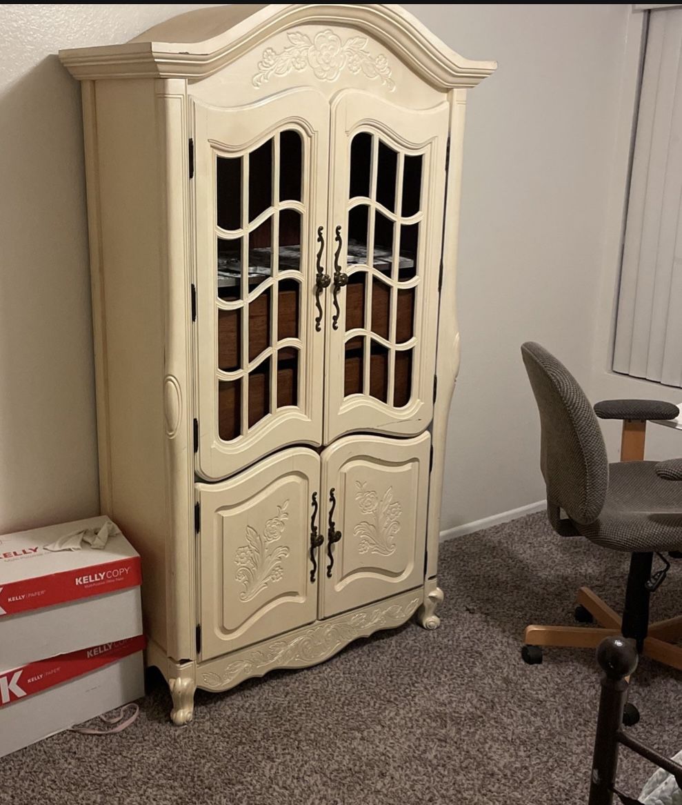 Beautful Dresser / armoire