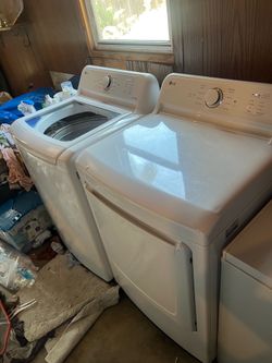 LG Washer and Dryer Set.  Like new!