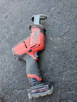 Milwaukee saw