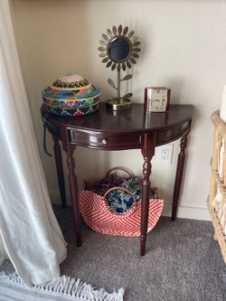 Small console table-Aprox 24”-w/drawer