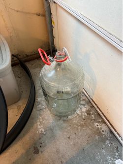 Glass jug