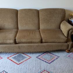 Bassett Comfortable Fabric Couch Set