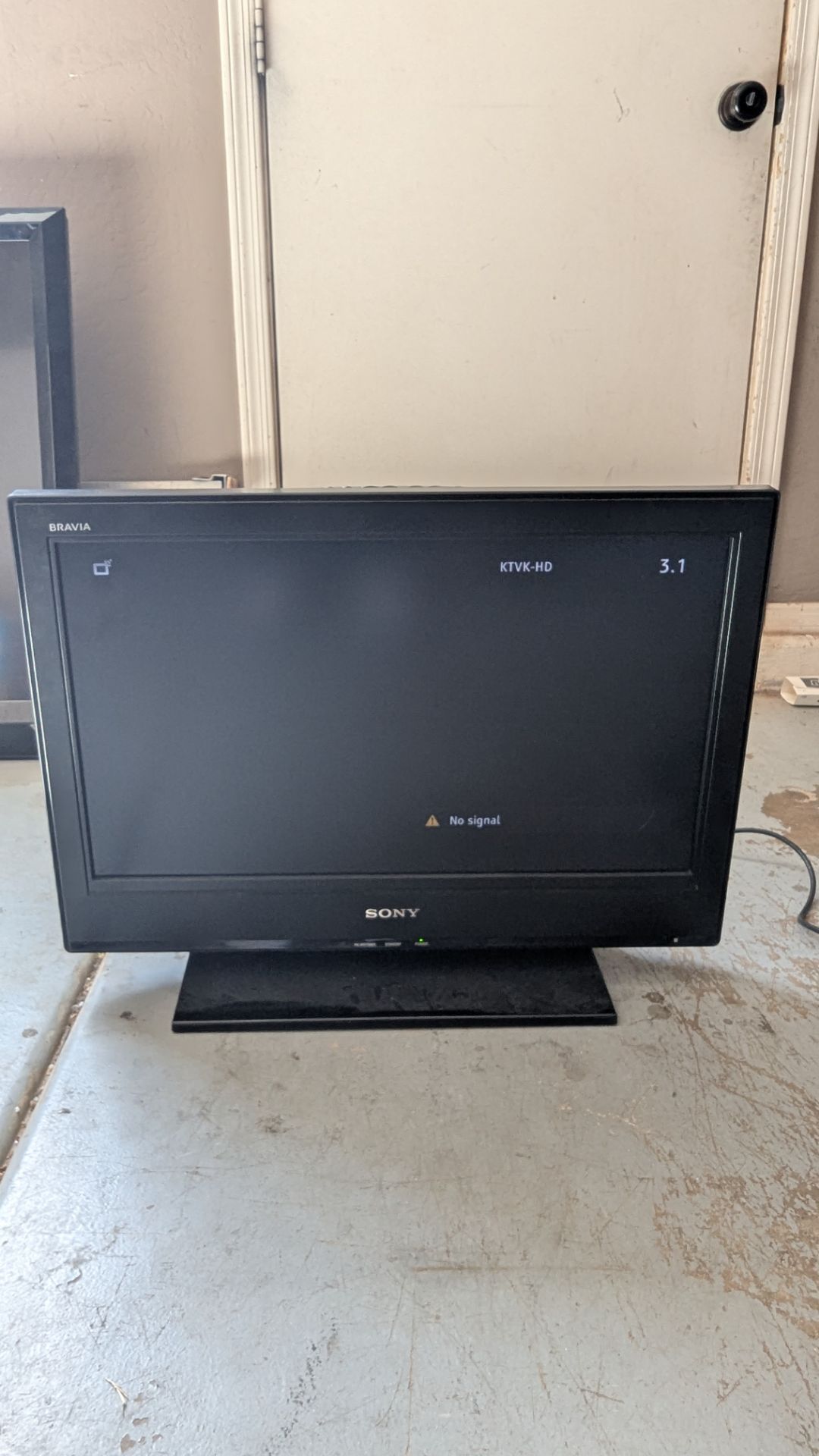 FREE! FCFS! NO HOLDS!
27" Sony TV - see description below!