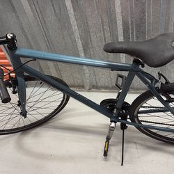 Hybrid  bike wheel 700x32  large  size like new