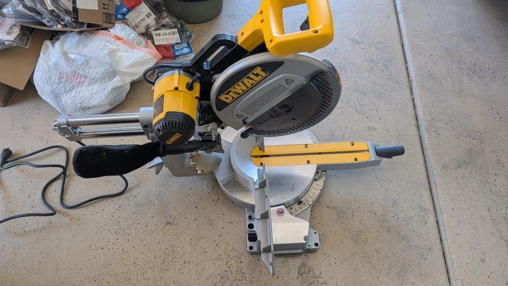 DeWalt DW708 Sliding Miter Saw
