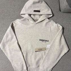 🔥 ESSENTIALS FEAR OF GOD LIGHT OATMEAL HOODIE – SIZE XXS (NEW)