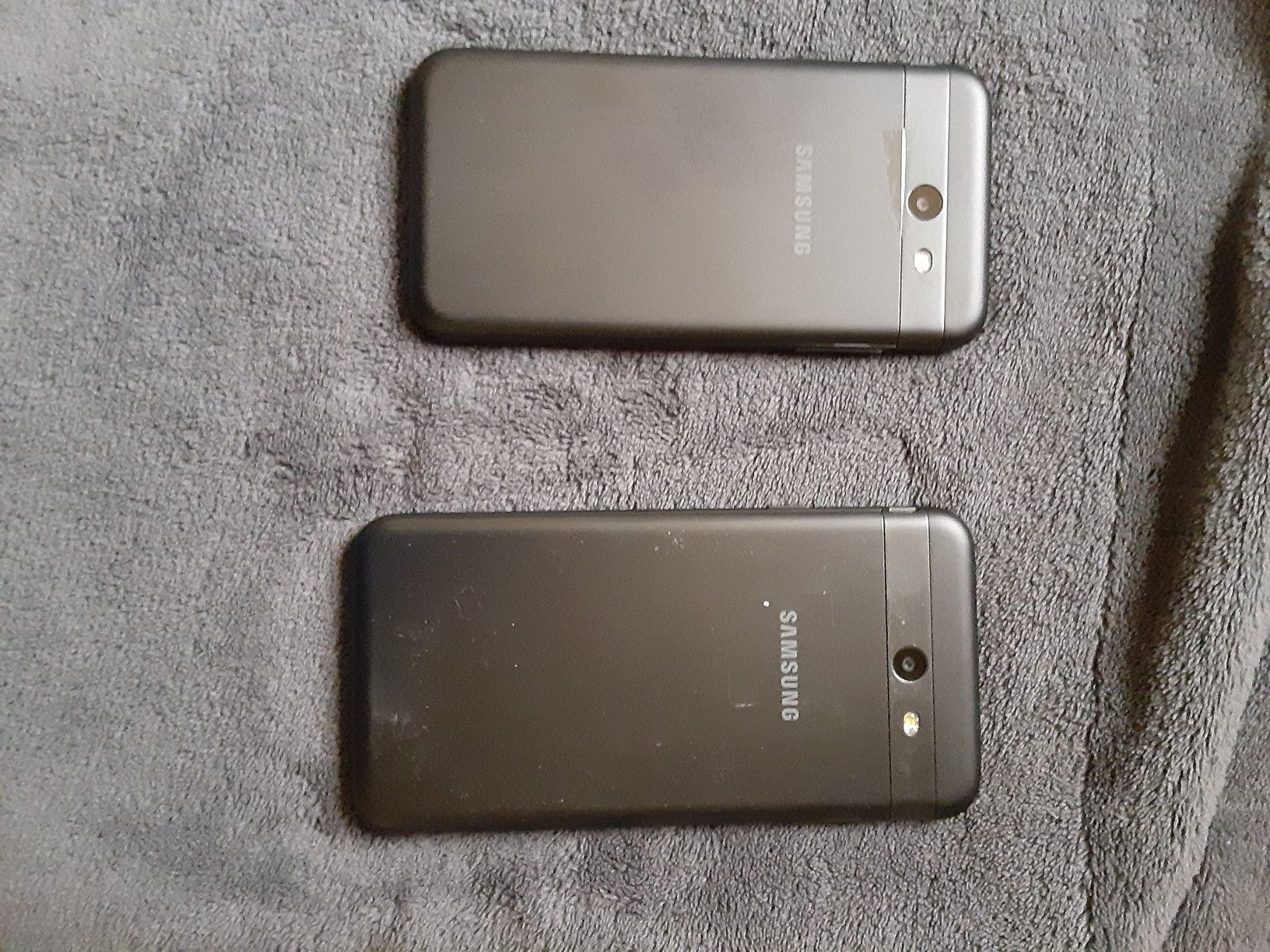 2 Samsung straight talk phones