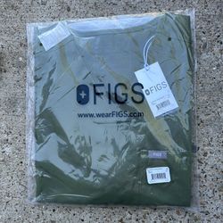BRAND NEW MEN FIGS SCRUB TOPS DKO SIZE M Figs scrub top in olive green. Comfortable and stylish for medical professionals.