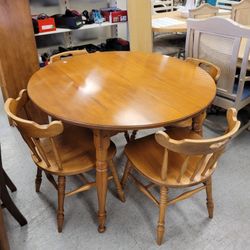 Table And Chairs With Leaves 