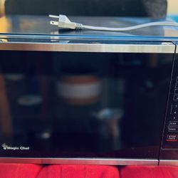 Magic Chef 900 WAtt Microwave