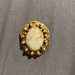 Vintage Cameo Brooch