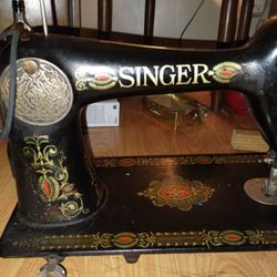 1920s Singer Red-eye Sewing Machine 