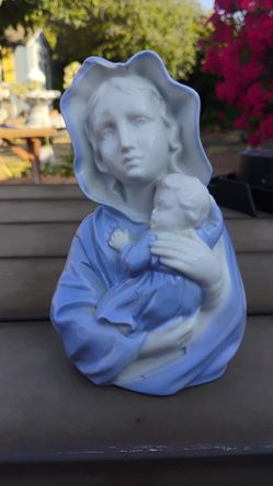 Vintage Renart Porcelain Madonna & Child
$10!!