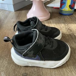Toddler basketball shoes Nike size 5c