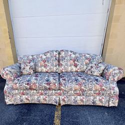 Kroehler Floral Couch. Flower Sofa with removable seat covers.