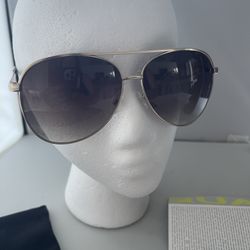Quay Australia Vivienne Aviator style. Like New. Pick Up In Jupiter.