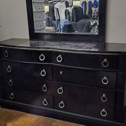 Dresser With Mirror And Drawers
