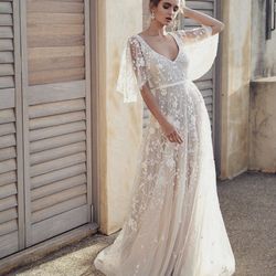 NEVER WORN Boho Wedding dress Size 8-10 Thumbnail