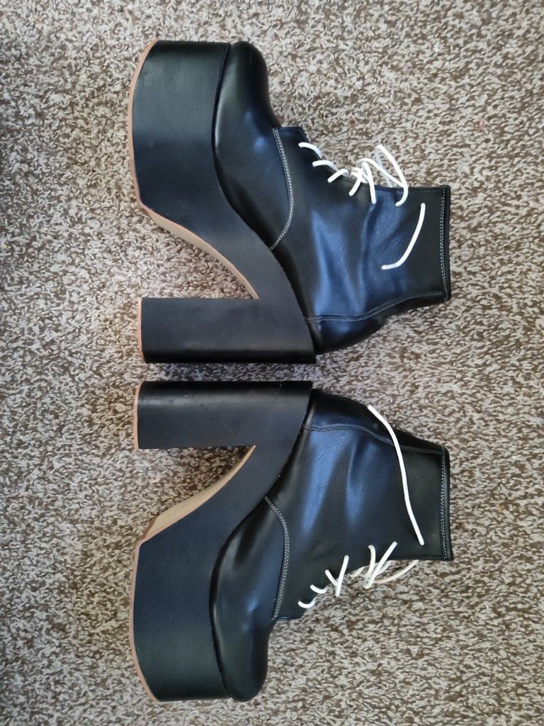 Deandri Black Lou Gothic Platform Heels