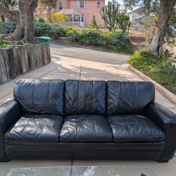 Black Leather Couch – Comfortable, Modern, and Durable