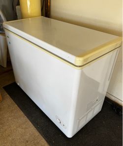 Danby Chest Freezer - 10 cubic feet
