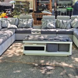 Beautiful Large Sectiinal Couch 