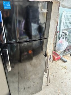 Medium refrigerator