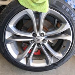 1 oem dodge charger rim whith caliper