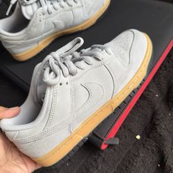 NIKE DUNK LOW Size 6.5 Men