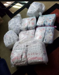 100 Baby Diapers.   27 Diapers #4,  and 73 Diapers #5.