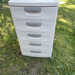 5 Drawer Storage Dresser Plastic /garage? Basement Storage? 