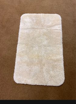 Rug 25” x 40” Cream Color with non skid backing