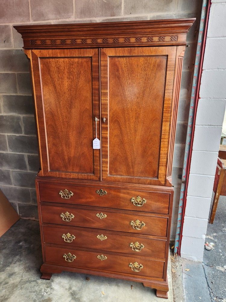Baker Hugo Armoire