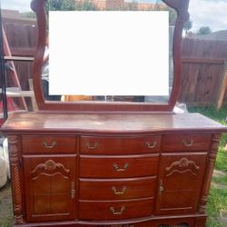 Dresser With Mirror 