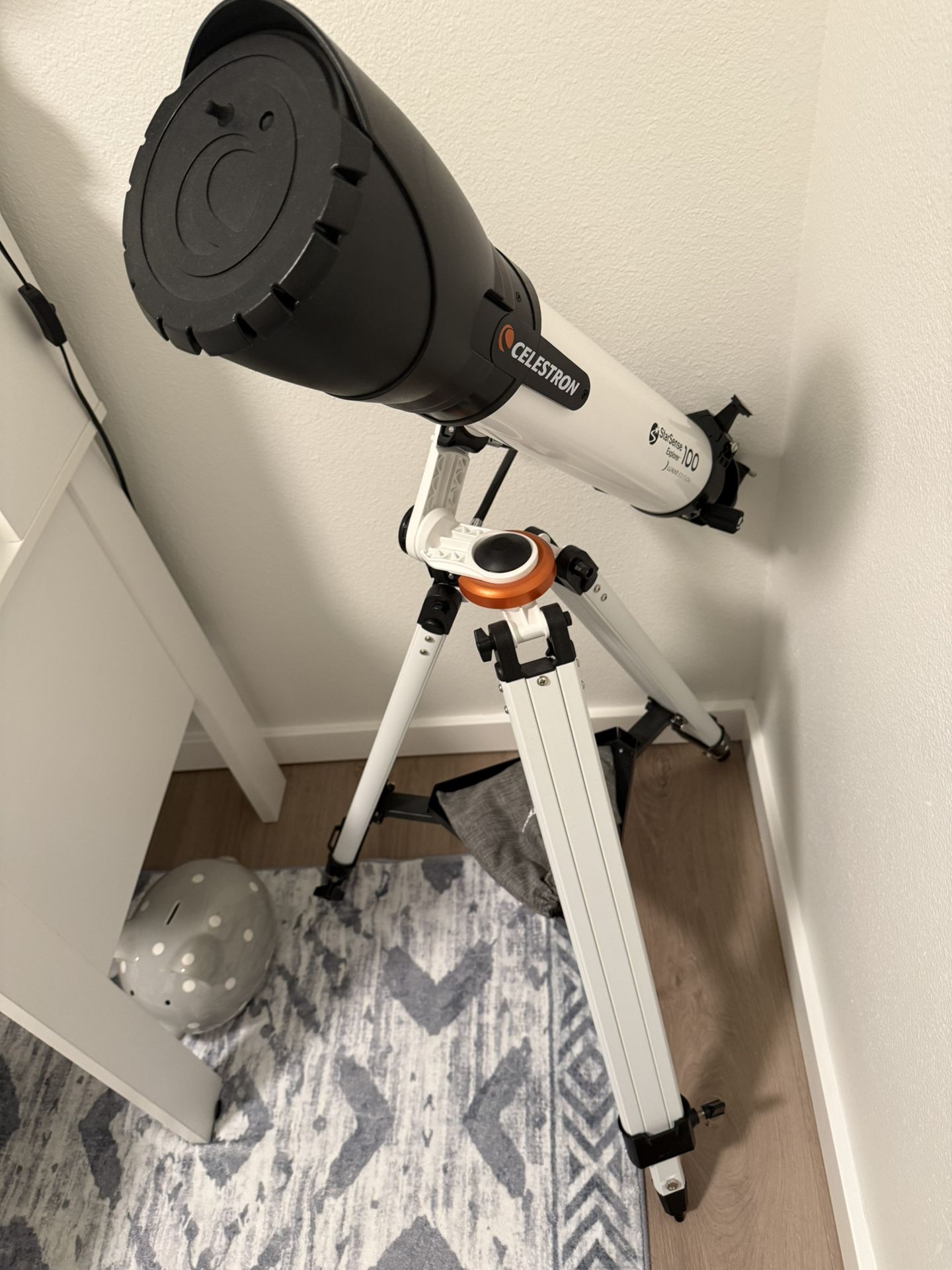 New- Telescope  Celestron StarSense Explorer 100AZ Lunar Edition 