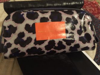 Marc Jacob cosmetic bag animal print size 8x4x2 color blue, New serous buyer only.