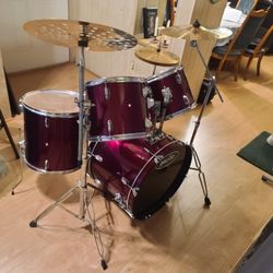 Bateria - Drums / Drum Set Pacific  Drums and Percussion or PDP 5 Pc Drum Set Complete with Bass Pedal, Cymbals and Hardware 