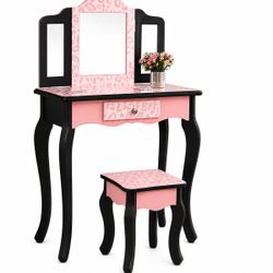 Girls Pink Vanity 