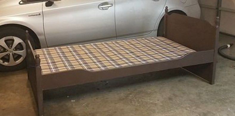 Twin bed frame Free