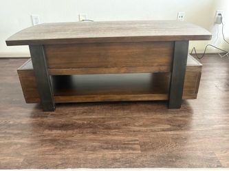 Coffee table w/storage built in