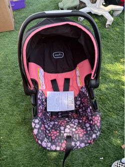 Evenflo Car seat and base (NEW)