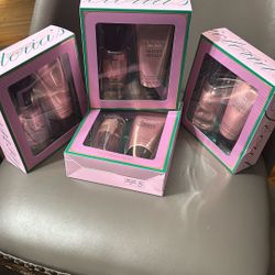 NEW VICTORIA SECRET MIST SET