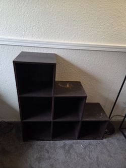 Free cube shelf