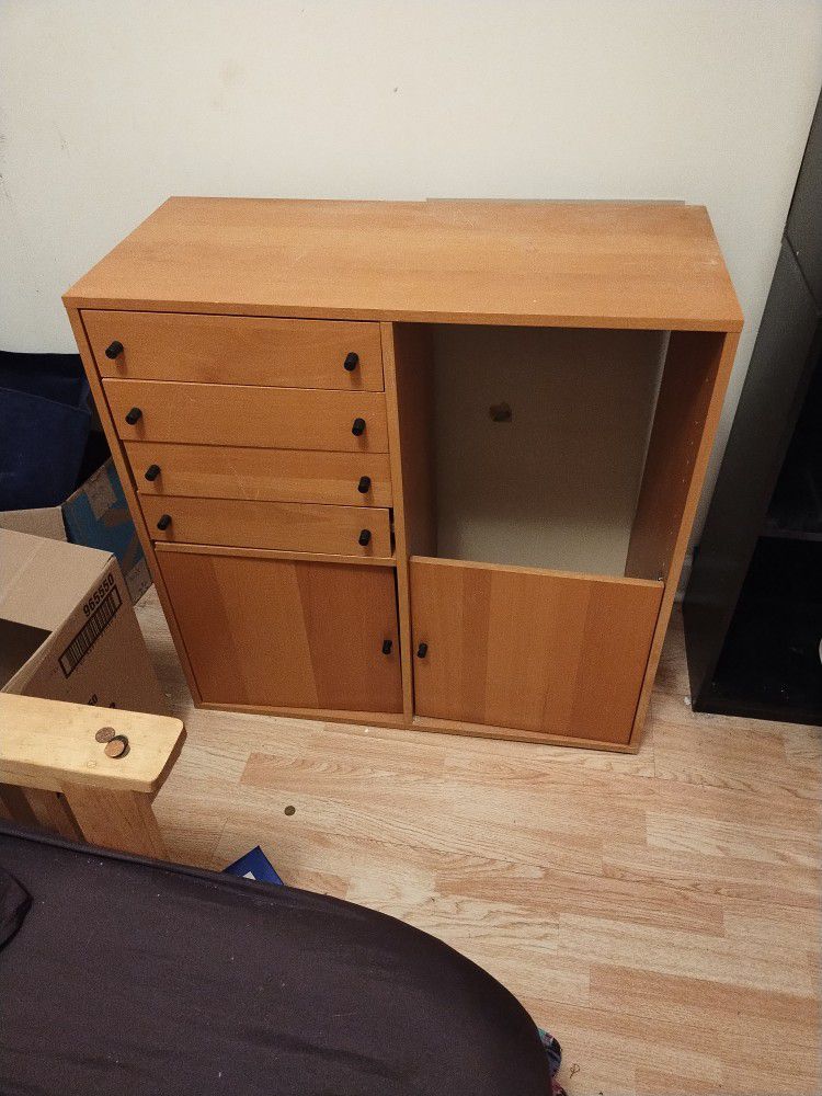 Dresser / TV Stand
