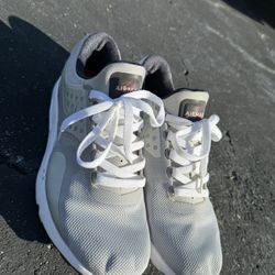 Nike Air Max Zero – Size 9.5