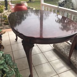 Dining Table with Sick Chairs 