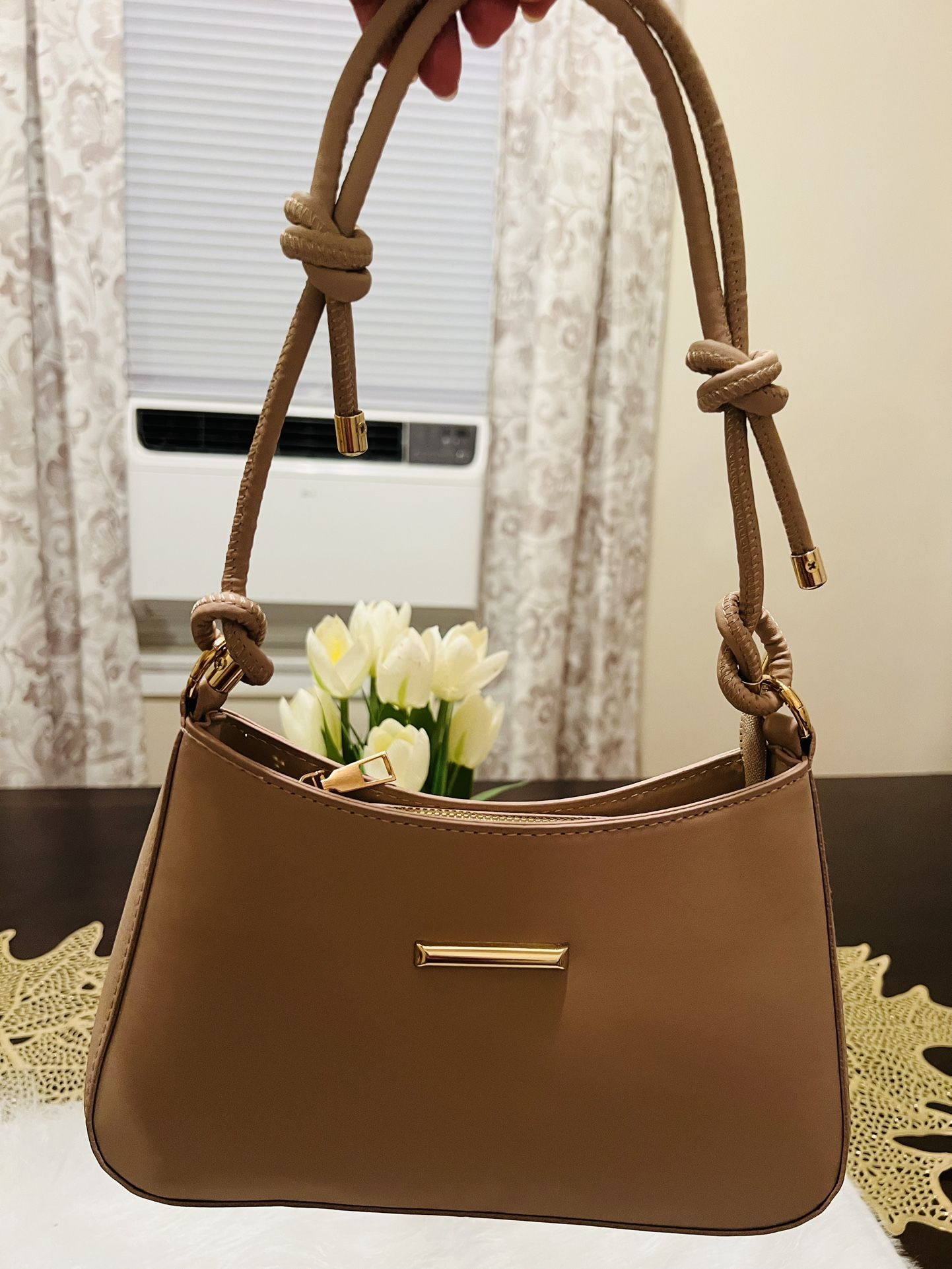 Elegant shoulder bag