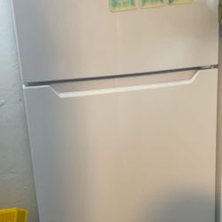 Refrigerator 