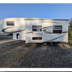 Fifth Wheel Trailer 