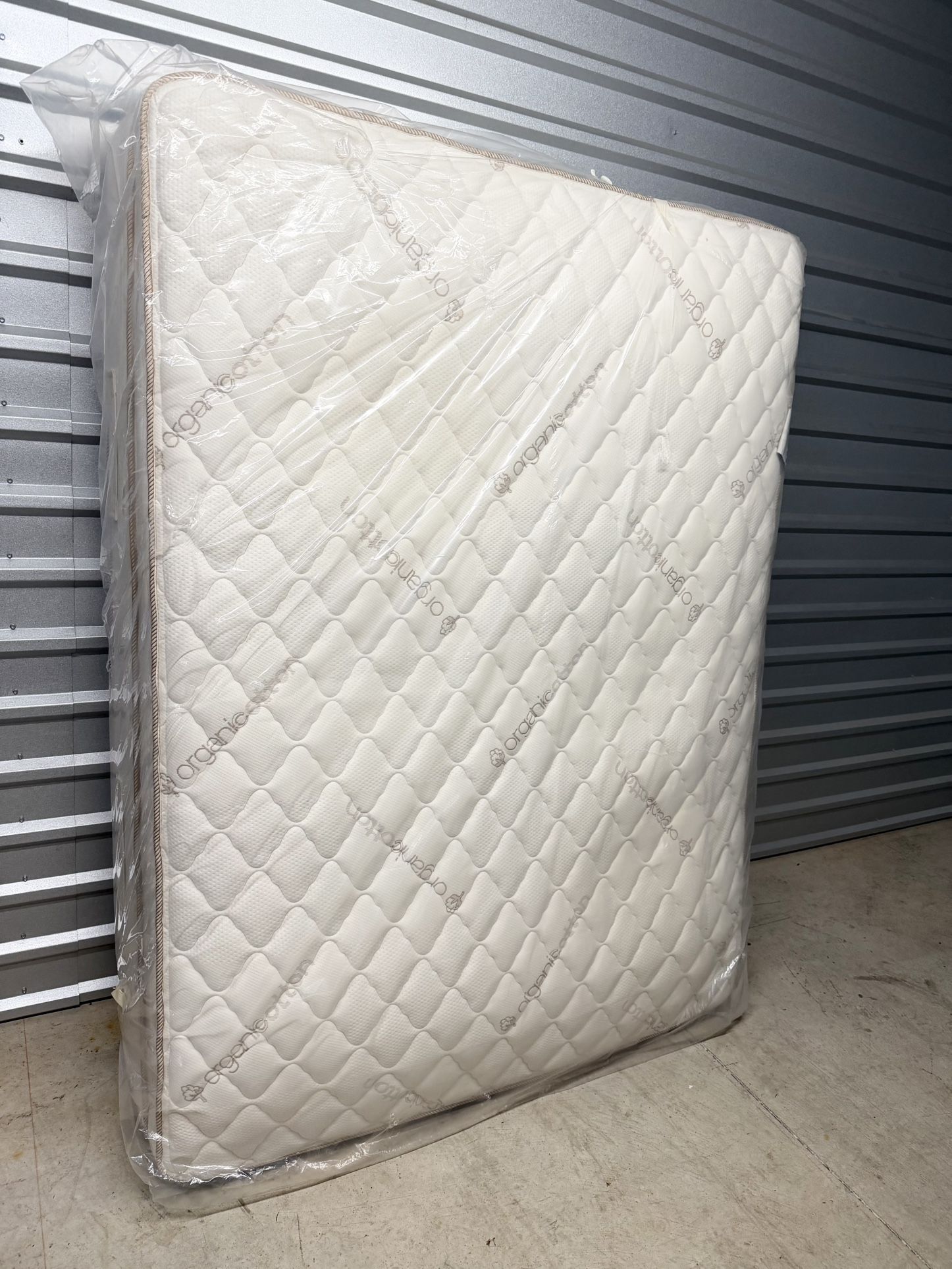 NEW Saatva Luxury Queen Mattress – Firm – Organic Cotton